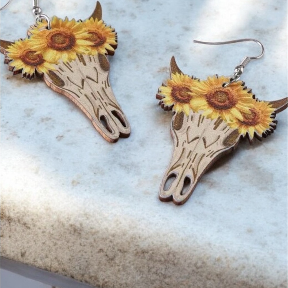 NWT South Western Bull Head Skull Earrings Brand New in pkg with tags NEW